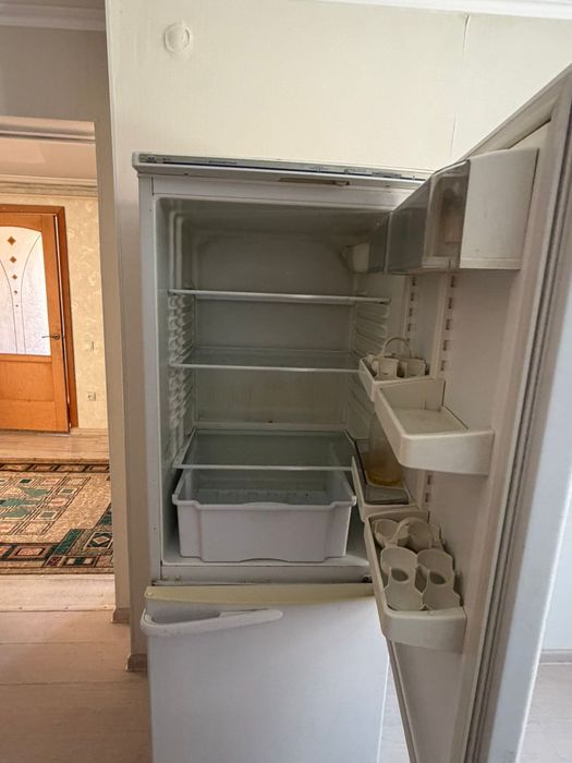 Холодильник продам 10000