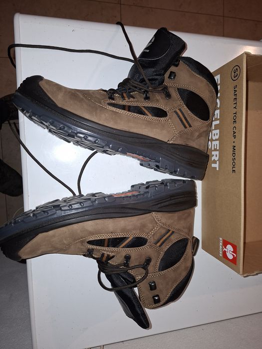 Vând bocanci lucru mărimea 46