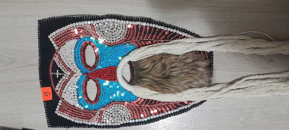 Кукерски маски с пайети