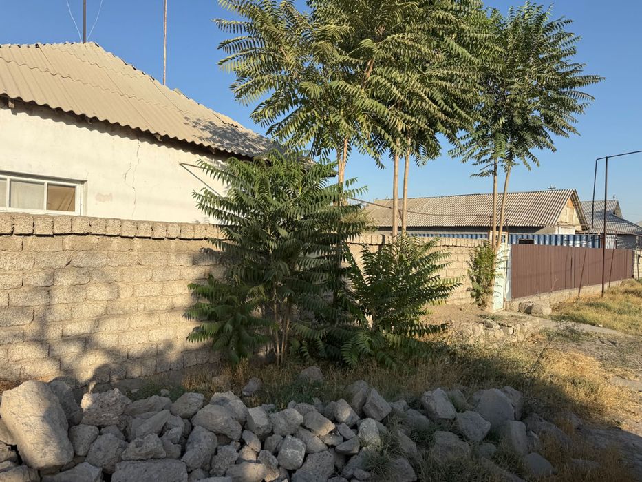 Уй сотилади, 1-мактаб якинида, ер майдони 6 сотих