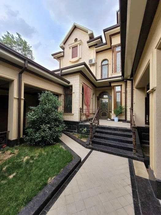 Sotiladi Евро Дом Яккасарай махаля Бог Сарай 3,5 сотки 4 уровня