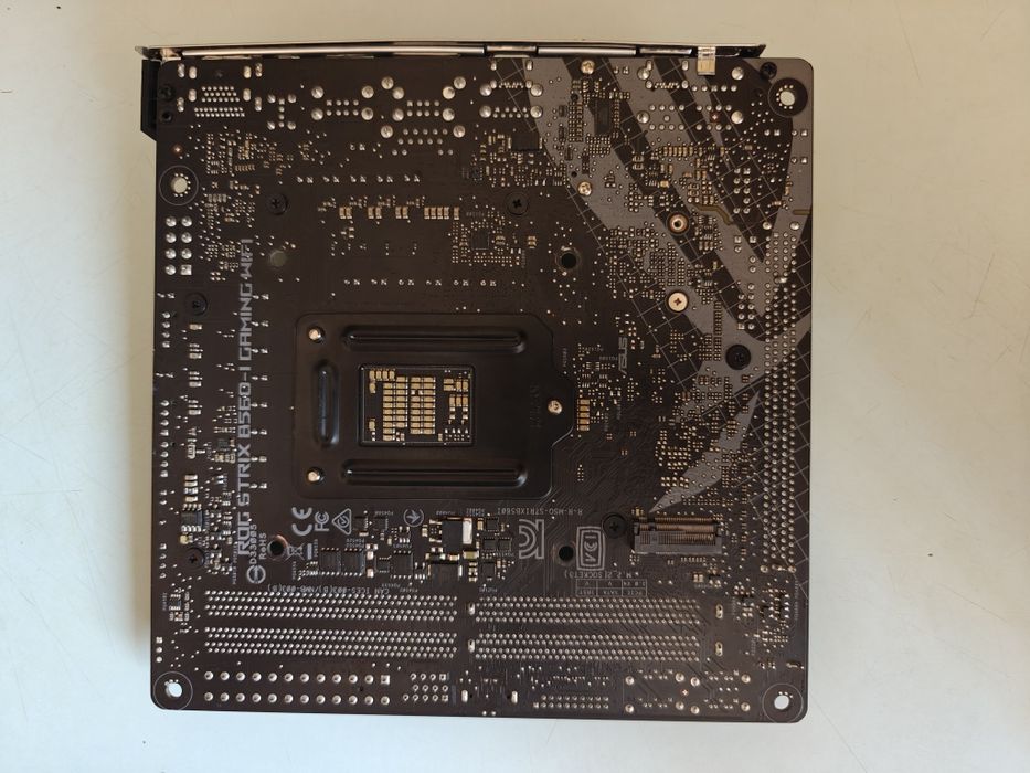Нерабочая мат. Плата ROG STRIX B560-I + i511400F