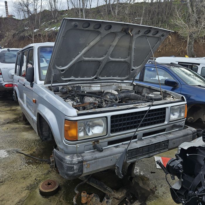 Исузо Тропер 2.6 на части