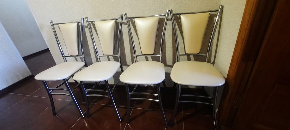 Продам стулья на кухню