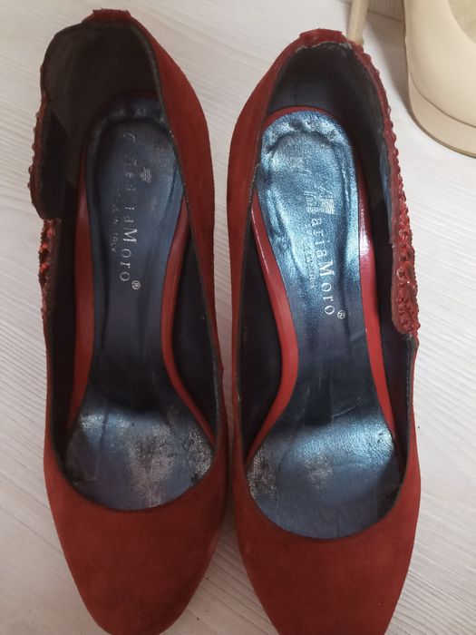 Продам туфли красные