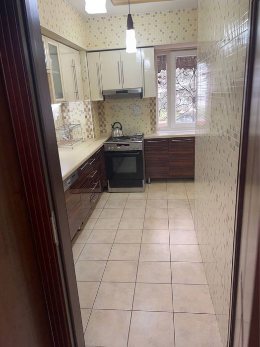 Проданься 4х ком. квартира, 91м2. На Ц-4. Вторая линия. Юнусабадсктй р