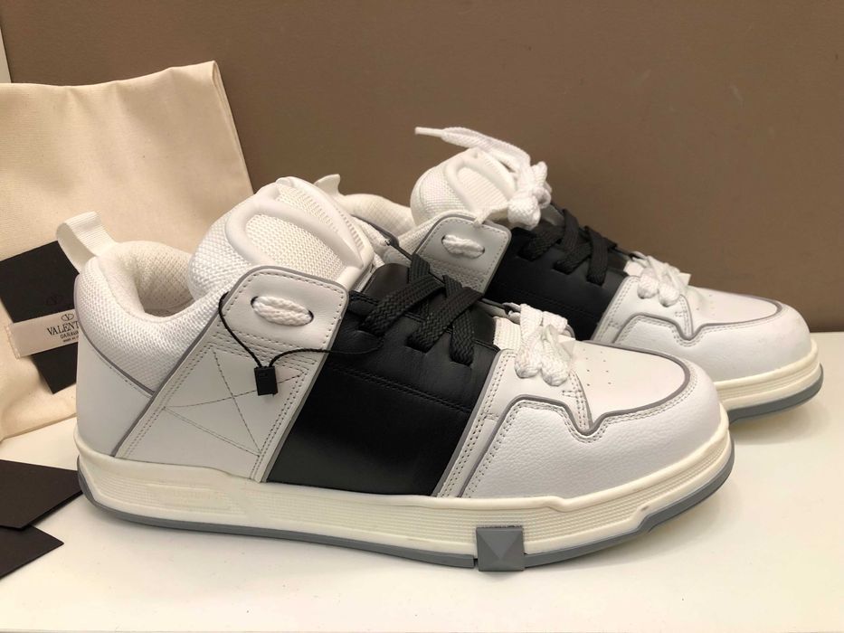 Valentino Garavani new model 41 oversize, full box, retail 850 euro