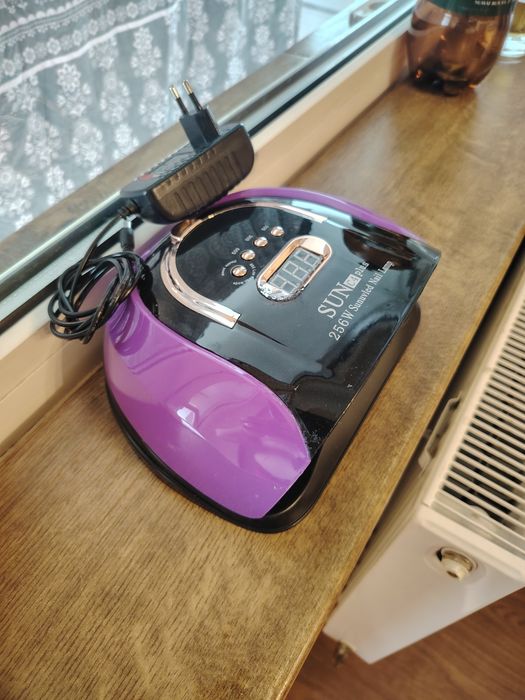Lampa UV pentru unghii