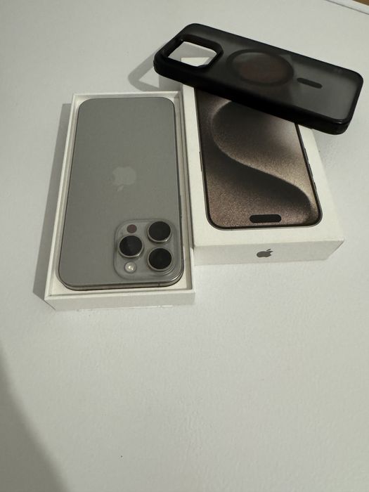 iPhone 15 pro max încă în garanție 3luni absolut ca NOU