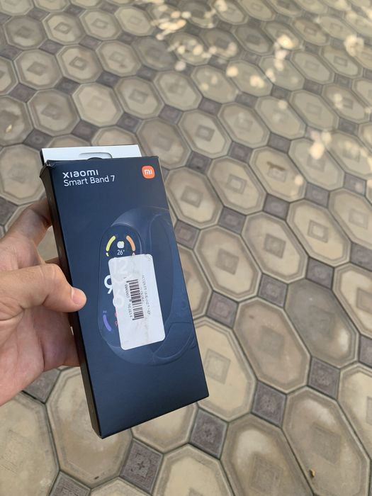MI band 7 pochti yengi