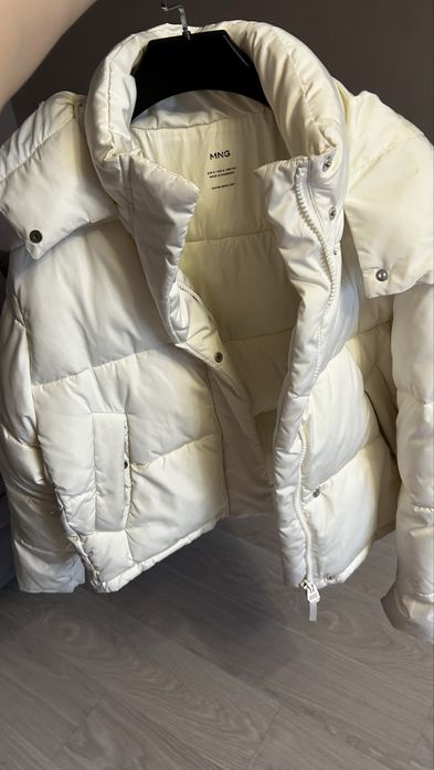 Продаю куртку! Состояние идеальное.