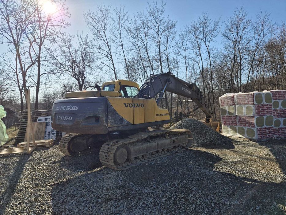 Excavator Volvo EC210