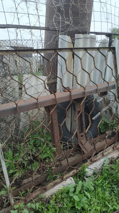 Продам решетки металлические.