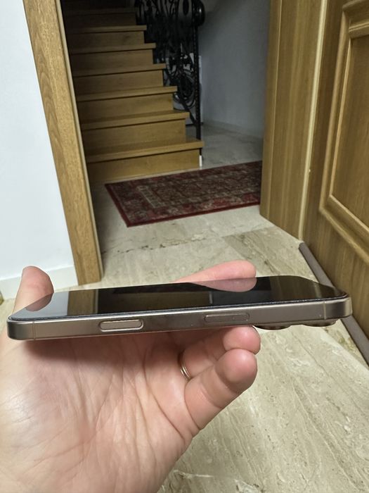 Iphone 16 Pro  128GB .Telefonul are garantie 1 an