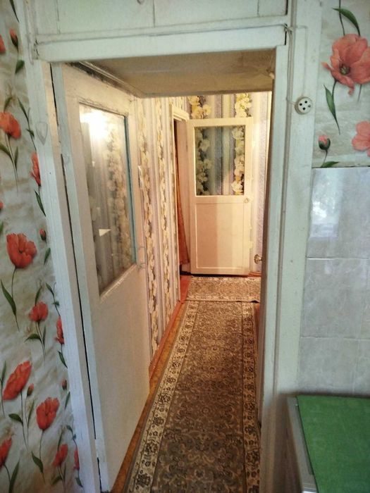 2 комн. кв. в 6 микрорайоне 2 эт. не угловая