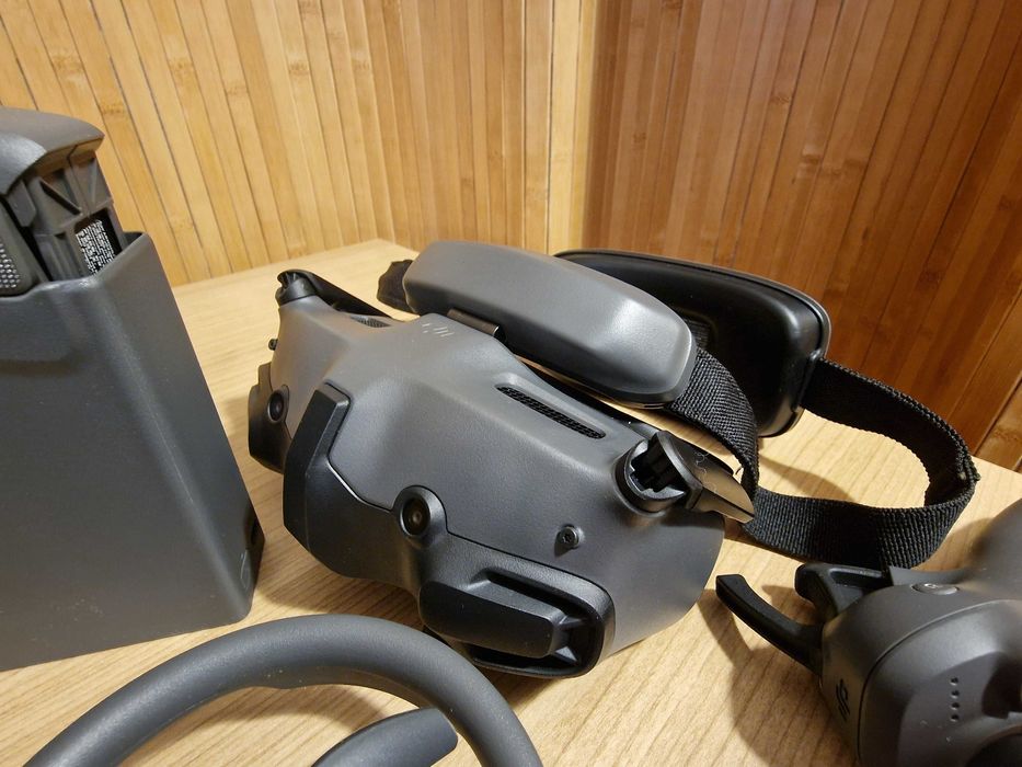 DJI Avata 2 Fly More Combo + Goggles 3 + 2 Controllere - Ca Nou