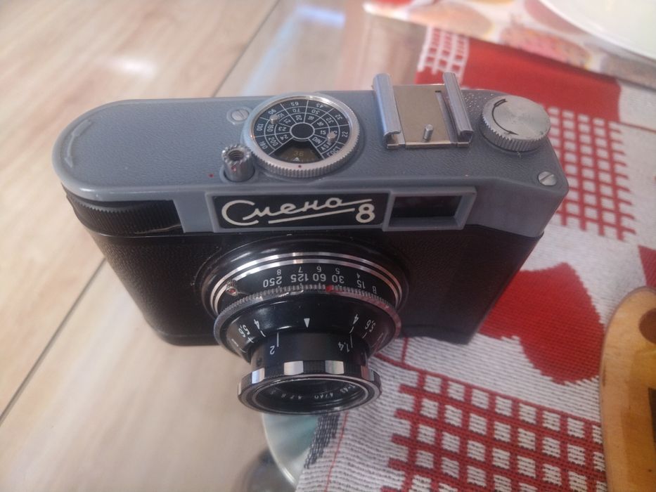 Фотоапарат СМЕНА 8   ЧИСТО НОВ! 
ЧИСТО НОВ !!! 
Оригинален кожен калъф