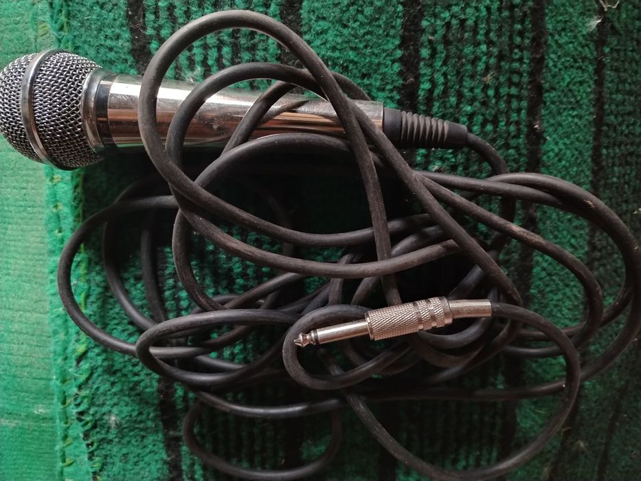 Mikrafon sotiladi toza