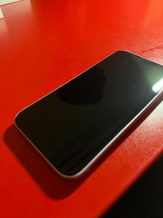 Iphone 14 utilizat, în stare bună.