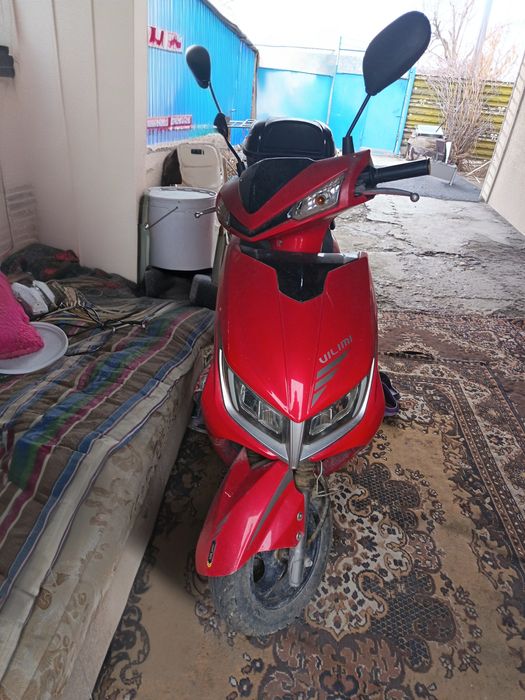 Продам м8 красного цвета 125 сток