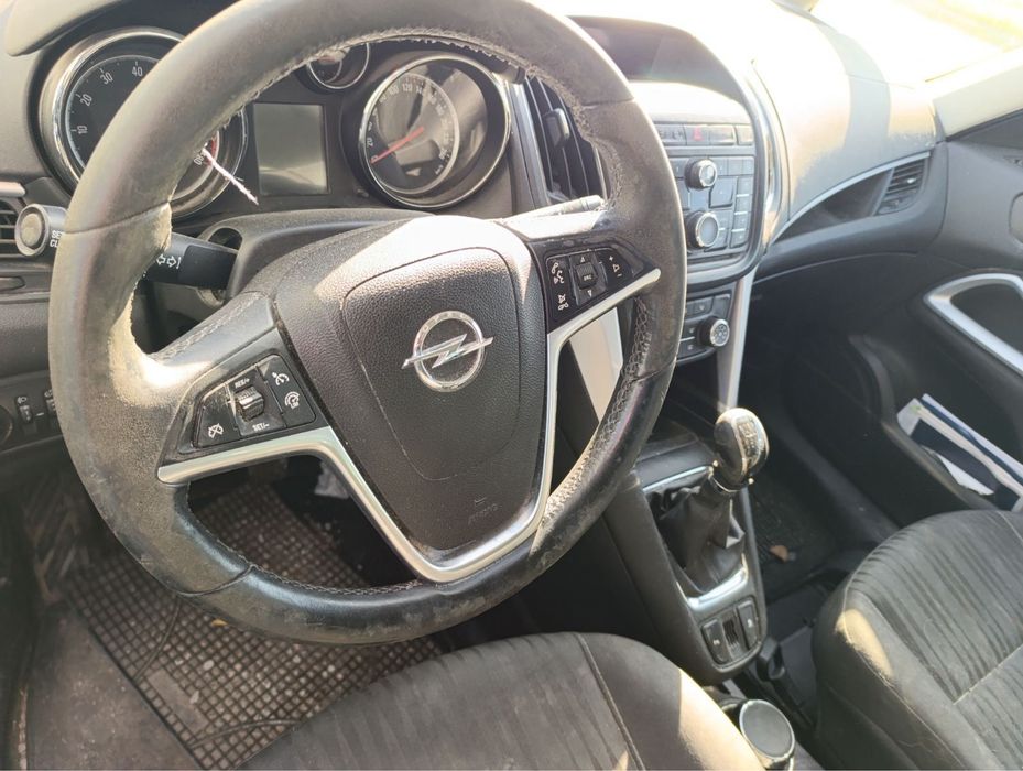 Продавам OPEL ZAFIRA на части 2013г 1.6i turbo 150 к.с