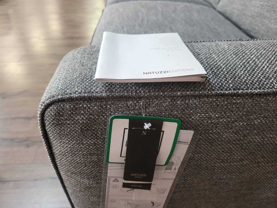Сив диван от плат двойка Natuzzi с функция сън