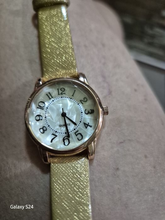 Продам часы женские