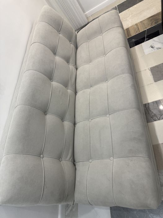 Диван и офисный стол