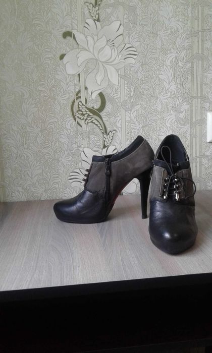 Продаются ботильоны