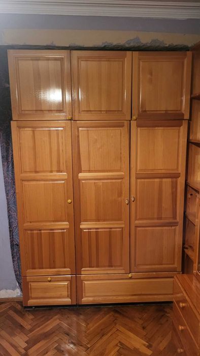 Дървени гардероби по договаряне