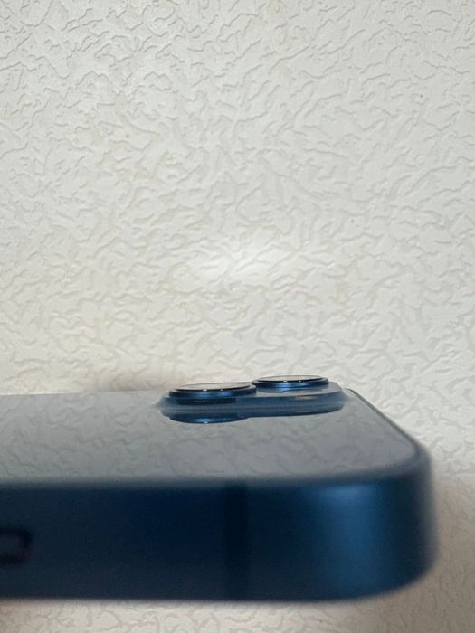 Продам IPhone 13