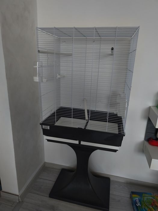 Vând colivie papagali