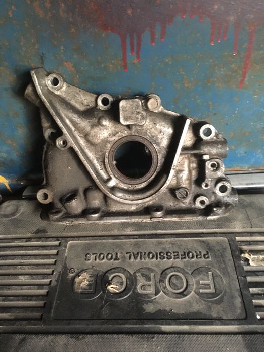 Продам масляный насос на мазду 626 Кронос