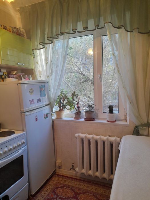 Продам  однокомнатную квартиру  в центре г жезказган на  1 этаже