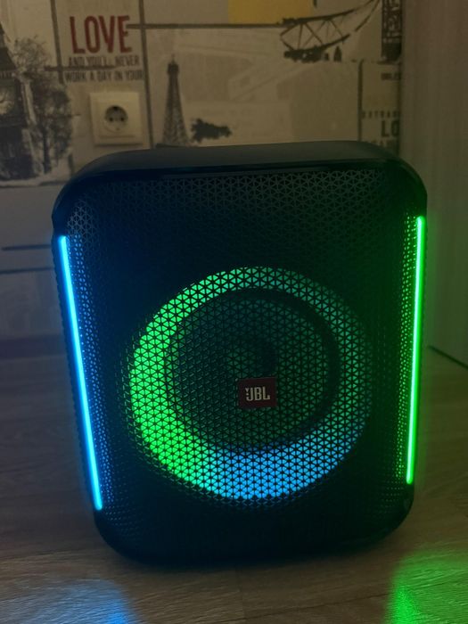 Колонка JBL с микрофоном