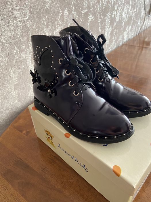 Продам демисезонные ботинки на девочку