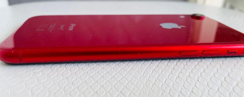 Продается iPhone XR