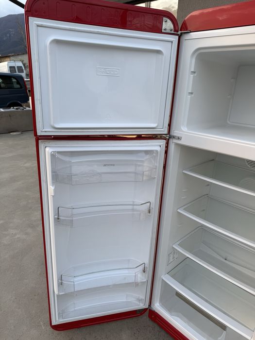 Перфектен червен хладилник SMEG