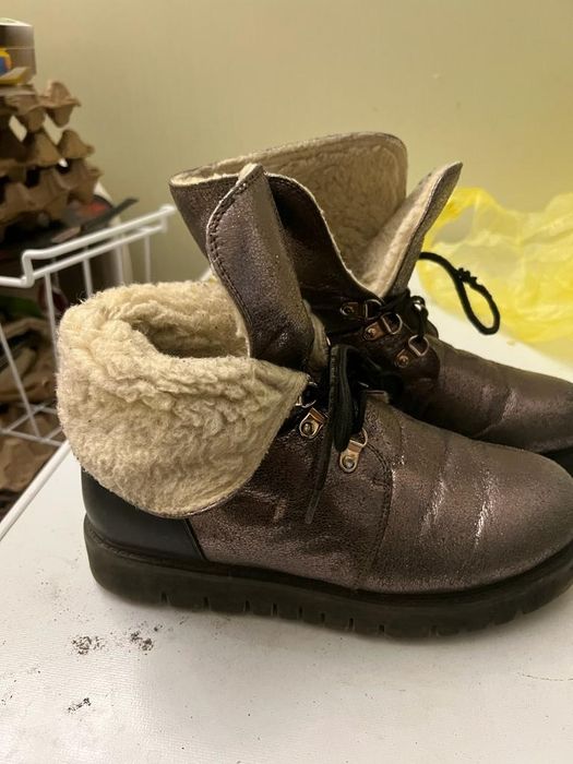 Продам зимние женские сапоги