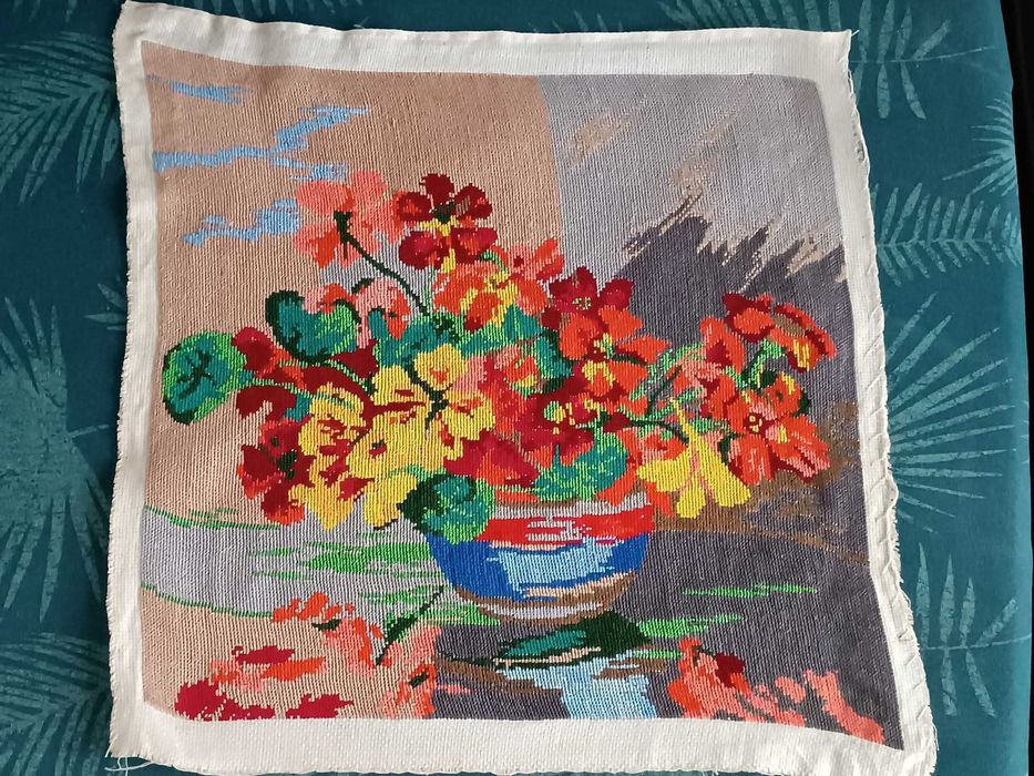 Гоблен-Ваза с цветя