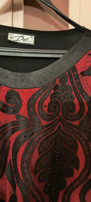 Дамска блуза с черни перлички