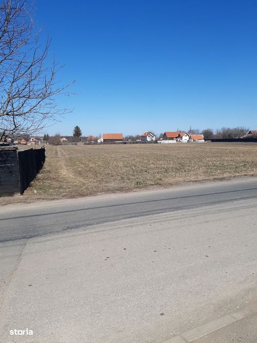 Vand teren intravilan, construibil, utilitati, drum asfaltat, central