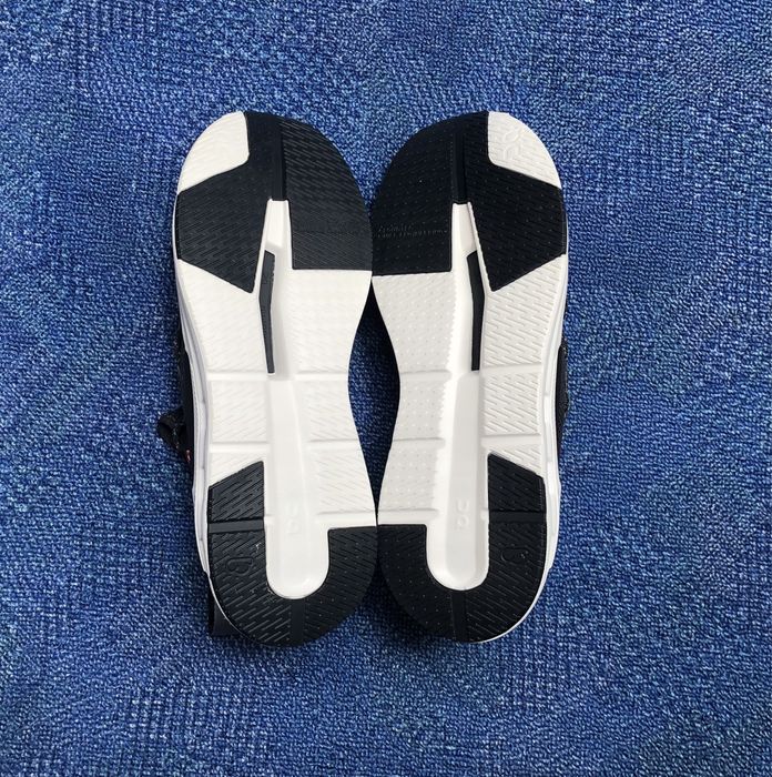 ON RUNNING Cloudeasy ОРИГИНАЛНИ маратонки 42/26,5см