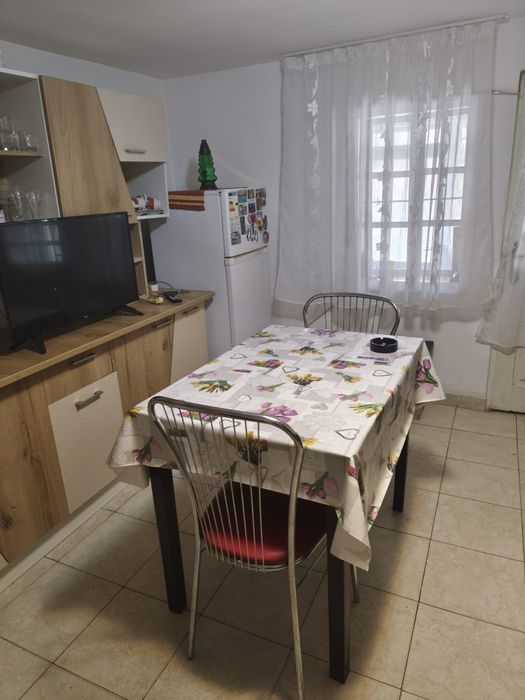 Vând sau schimb cu apartament, casă cu grădină