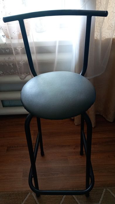 Продам барные стулья