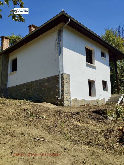 Къща в Ловеч, област-гр.Априлци площ 102 цена 61355