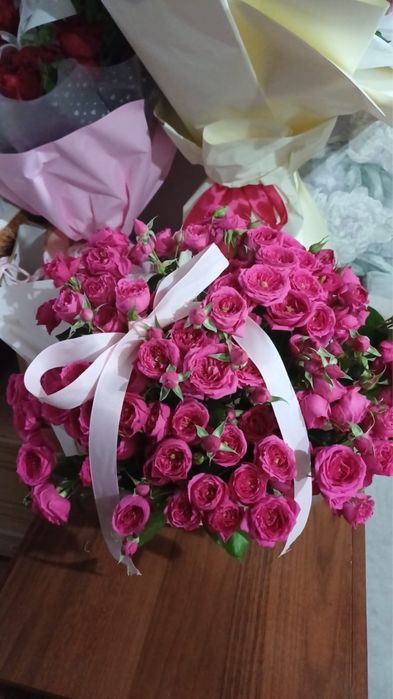 Кустовая роза свежый