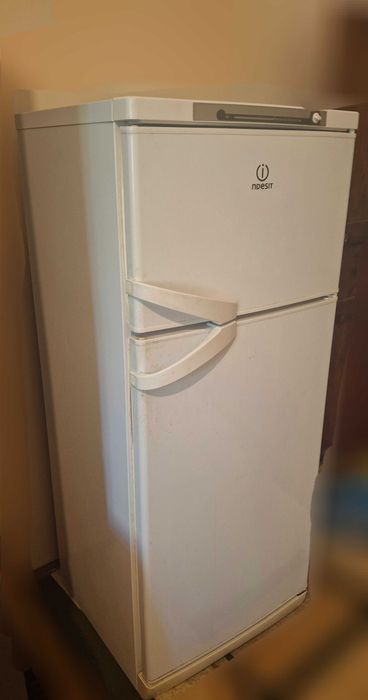 Продается Холодильник Indesit  Нукус