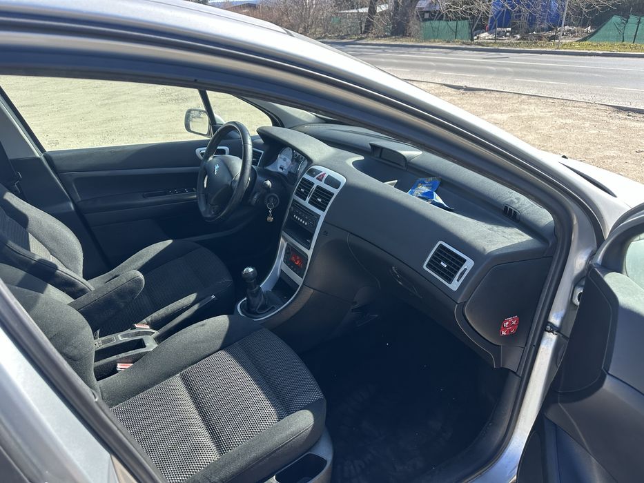 Пежо 307 1.6hdi Facelift НА ЧАСТИ!!! 9HZ двигател!