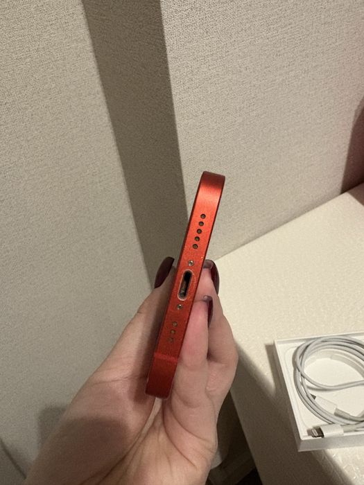 IPHONE 12 красного цвета